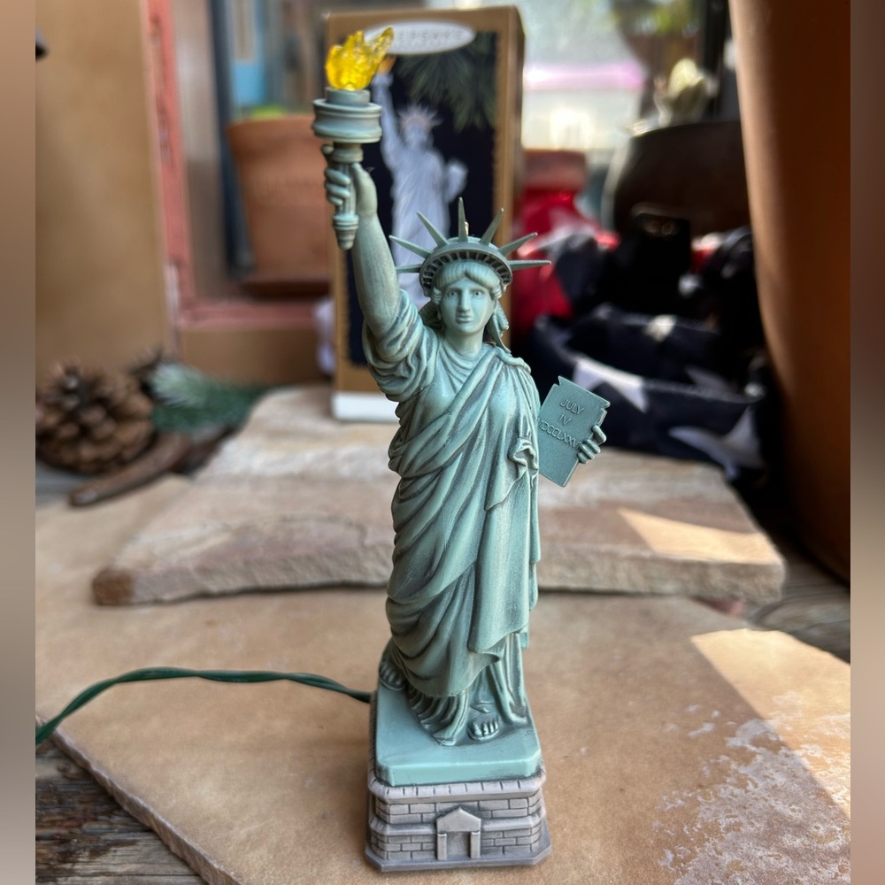 Hallmark Keepsake Statue of Liberty Figurine with Light Collectible New in box